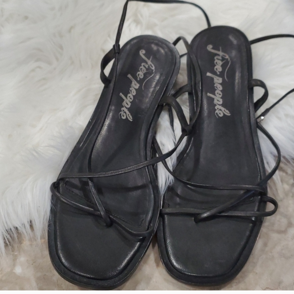 Nwot Free people black strappy sandals size 38 us 8